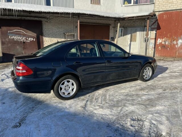 Синий Мерседес Е-Класс, объемом двигателя 2.2 л и пробегом 274 тыс. км за 8800 $, фото 4 на Automoto.ua