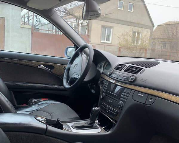 Синий Мерседес Е-Класс, объемом двигателя 2.2 л и пробегом 375 тыс. км за 6500 $, фото 8 на Automoto.ua