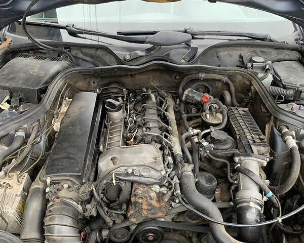 Синий Мерседес Е-Класс, объемом двигателя 2.2 л и пробегом 375 тыс. км за 6500 $, фото 13 на Automoto.ua