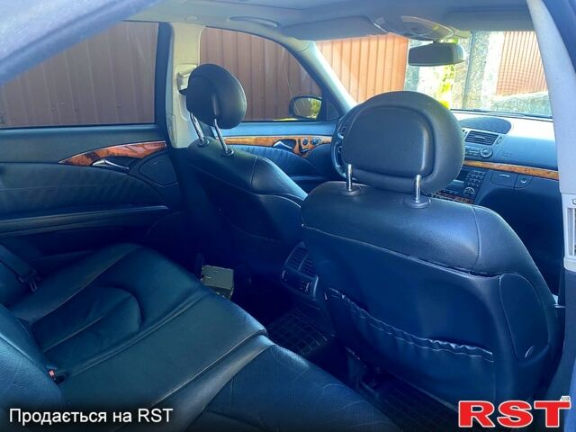 Синий Мерседес Е-Класс, объемом двигателя 3.2 л и пробегом 0 тыс. км за 6000 $, фото 7 на Automoto.ua