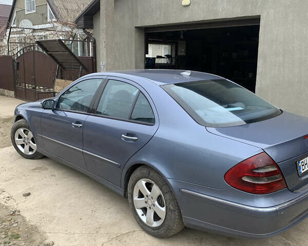 Синий Мерседес Е-Класс, объемом двигателя 2.2 л и пробегом 375 тыс. км за 6500 $, фото 2 на Automoto.ua