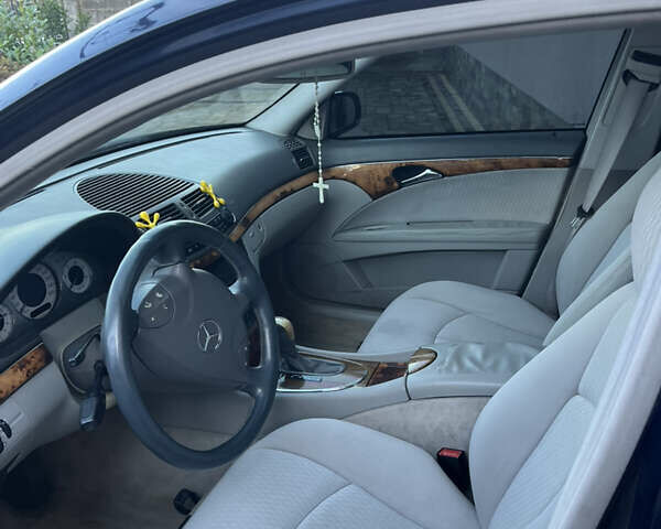 Синий Мерседес Е-Класс, объемом двигателя 2.1 л и пробегом 350 тыс. км за 5800 $, фото 23 на Automoto.ua