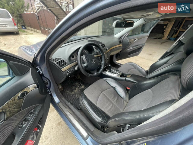 Синий Мерседес Е-Класс, объемом двигателя 2.2 л и пробегом 375 тыс. км за 6500 $, фото 15 на Automoto.ua