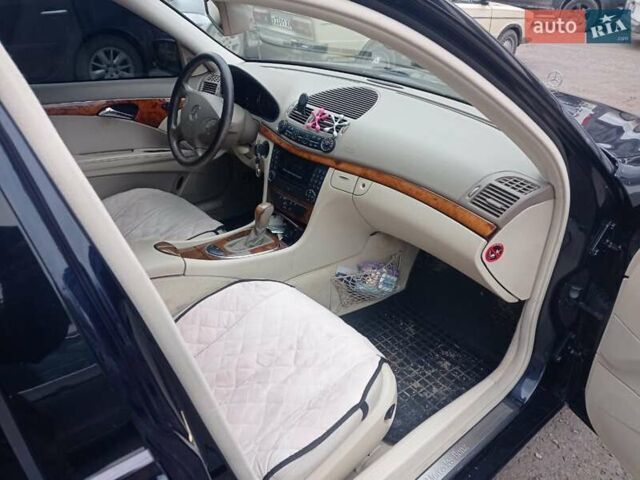 Синий Мерседес Е-Класс, объемом двигателя 2.7 л и пробегом 217 тыс. км за 7300 $, фото 10 на Automoto.ua