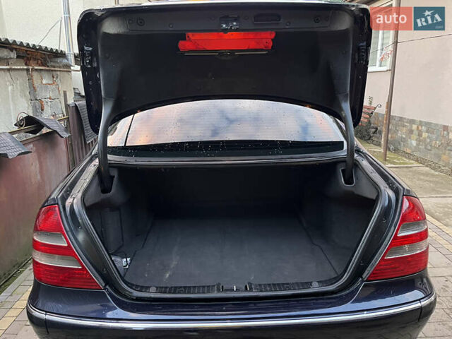 Синий Мерседес Е-Класс, объемом двигателя 2.1 л и пробегом 350 тыс. км за 5800 $, фото 13 на Automoto.ua