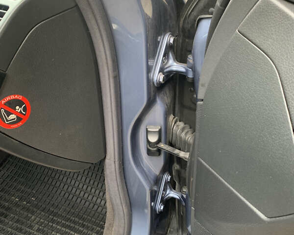 Синий Мерседес Е-Класс, объемом двигателя 2.2 л и пробегом 375 тыс. км за 6500 $, фото 6 на Automoto.ua