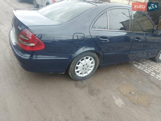 Синий Мерседес Е-Класс, объемом двигателя 2.2 л и пробегом 273 тыс. км за 7200 $, фото 5 на Automoto.ua