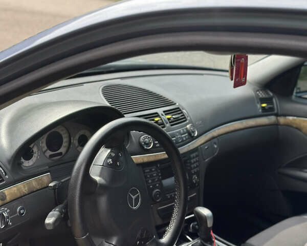 Синий Мерседес Е-Класс, объемом двигателя 2.7 л и пробегом 285 тыс. км за 6950 $, фото 4 на Automoto.ua