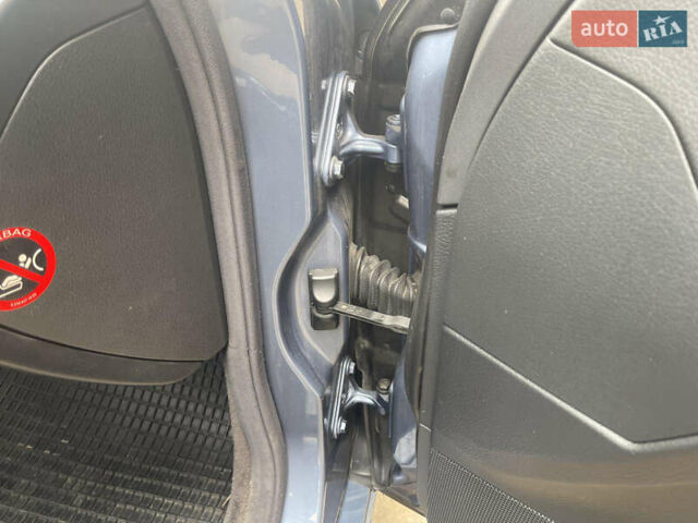 Синий Мерседес Е-Класс, объемом двигателя 2.2 л и пробегом 375 тыс. км за 6500 $, фото 17 на Automoto.ua