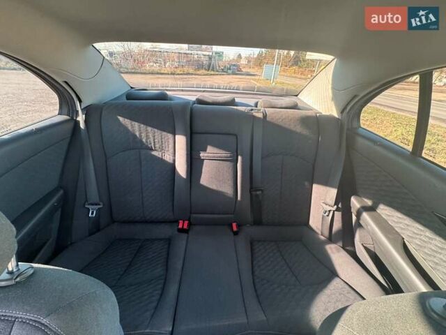 Синій Мерседес Е-Клас, об'ємом двигуна 2.2 л та пробігом 305 тис. км за 6600 $, фото 7 на Automoto.ua