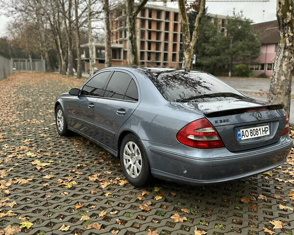 Синий Мерседес Е-Класс, объемом двигателя 3.2 л и пробегом 302 тыс. км за 5800 $, фото 5 на Automoto.ua