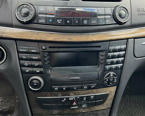 Синий Мерседес Е-Класс, объемом двигателя 2.69 л и пробегом 442 тыс. км за 5500 $, фото 5 на Automoto.ua