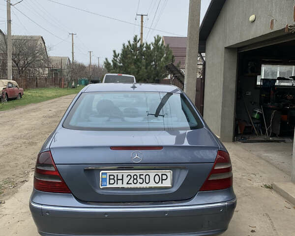 Синий Мерседес Е-Класс, объемом двигателя 2.2 л и пробегом 375 тыс. км за 6500 $, фото 3 на Automoto.ua