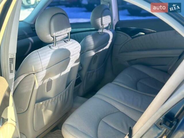Синій Мерседес Е-Клас, об'ємом двигуна 3.2 л та пробігом 340 тис. км за 4999 $, фото 9 на Automoto.ua