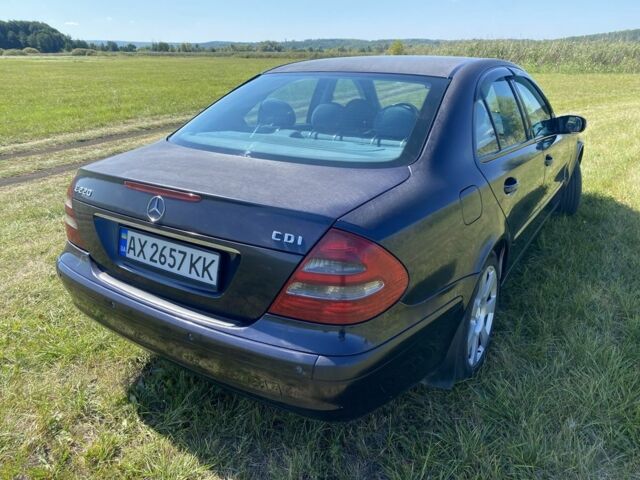 Синий Мерседес Е-Класс, объемом двигателя 2.1 л и пробегом 246 тыс. км за 6000 $, фото 4 на Automoto.ua