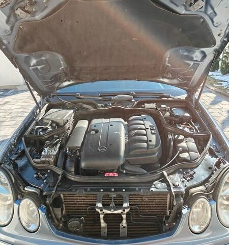 Синій Мерседес Е-Клас, об'ємом двигуна 3.2 л та пробігом 380 тис. км за 7999 $, фото 15 на Automoto.ua