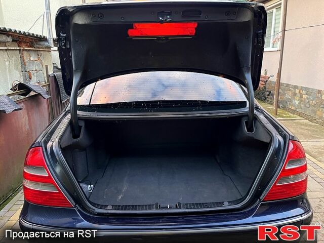 Синий Мерседес Е-Класс, объемом двигателя 2.1 л и пробегом 300 тыс. км за 6000 $, фото 2 на Automoto.ua