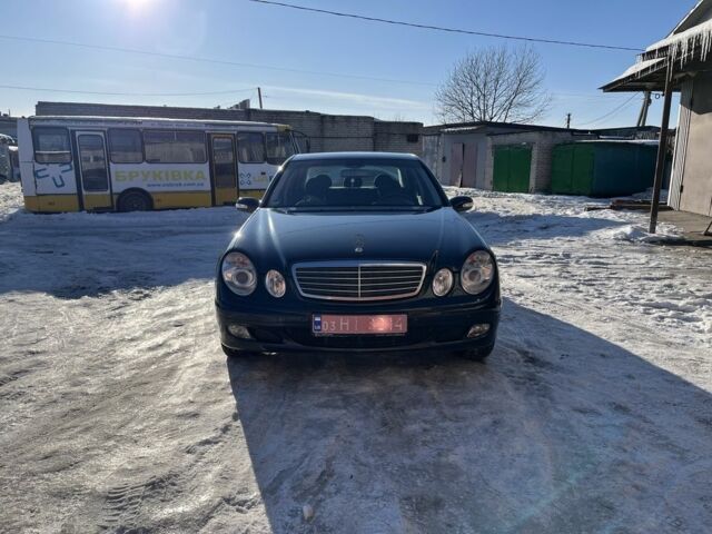 Синий Мерседес Е-Класс, объемом двигателя 2.2 л и пробегом 274 тыс. км за 8600 $, фото 1 на Automoto.ua