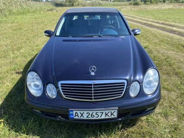 Синий Мерседес Е-Класс, объемом двигателя 2.1 л и пробегом 246 тыс. км за 6000 $, фото 1 на Automoto.ua