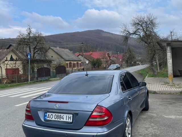 Синий Мерседес Е-Класс, объемом двигателя 2.2 л и пробегом 345 тыс. км за 5500 $, фото 3 на Automoto.ua