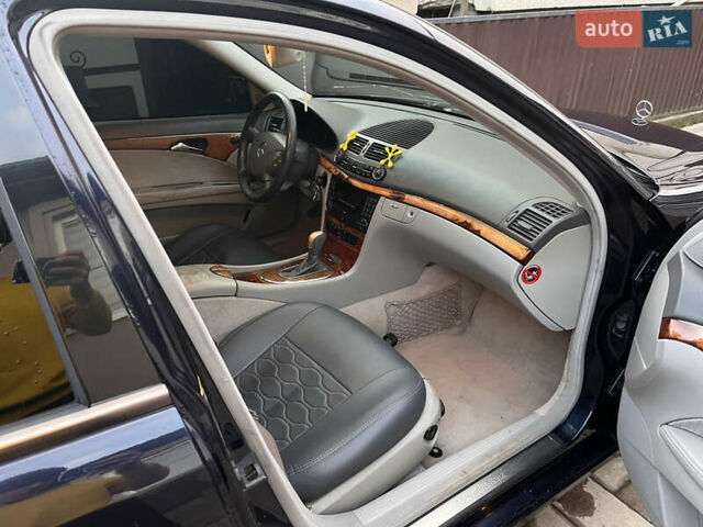 Синий Мерседес Е-Класс, объемом двигателя 2.1 л и пробегом 350 тыс. км за 5800 $, фото 8 на Automoto.ua