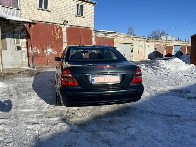 Синий Мерседес Е-Класс, объемом двигателя 2.2 л и пробегом 274 тыс. км за 8800 $, фото 6 на Automoto.ua