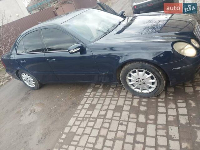 Синий Мерседес Е-Класс, объемом двигателя 2.2 л и пробегом 273 тыс. км за 7200 $, фото 4 на Automoto.ua