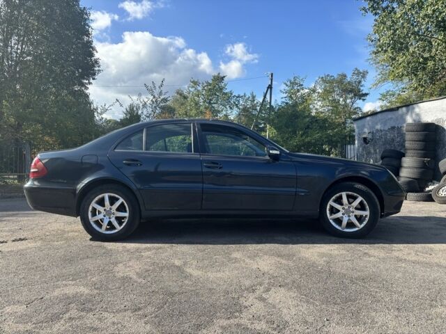 Синий Мерседес Е-Класс, объемом двигателя 2.2 л и пробегом 480 тыс. км за 4000 $, фото 1 на Automoto.ua