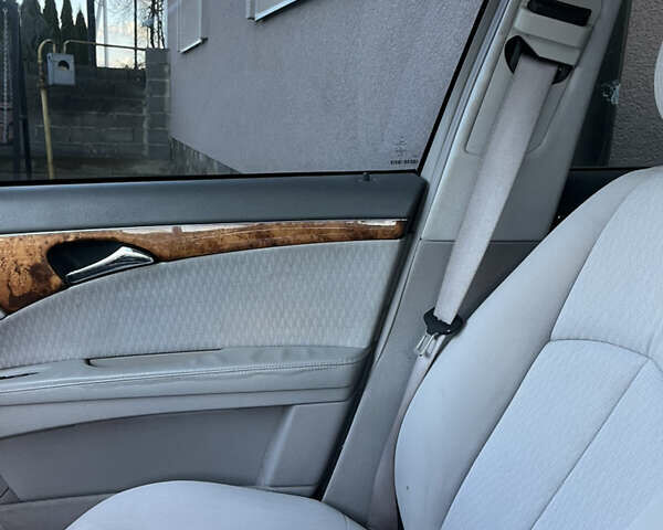 Синий Мерседес Е-Класс, объемом двигателя 2.1 л и пробегом 350 тыс. км за 5800 $, фото 20 на Automoto.ua