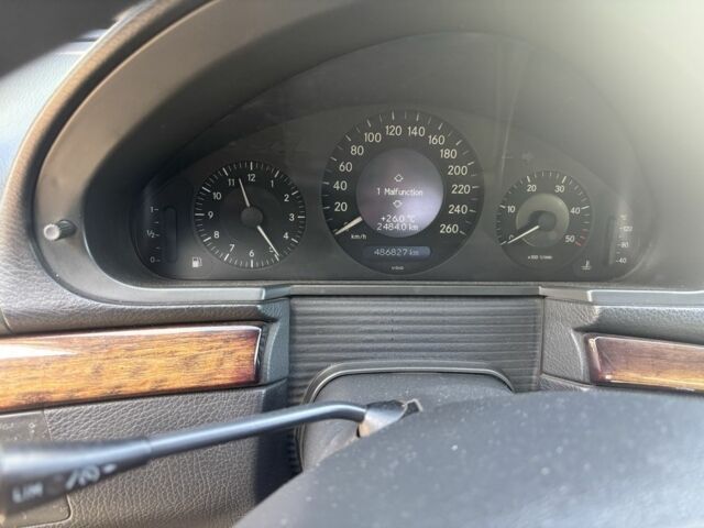 Синий Мерседес Е-Класс, объемом двигателя 2.2 л и пробегом 480 тыс. км за 4000 $, фото 5 на Automoto.ua