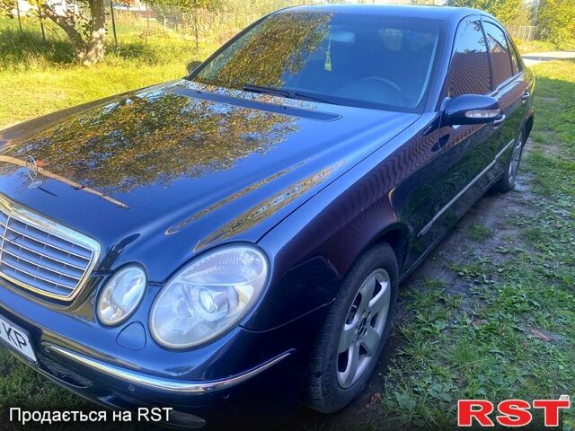 Синий Мерседес Е-Класс, объемом двигателя 3.2 л и пробегом 0 тыс. км за 6000 $, фото 1 на Automoto.ua