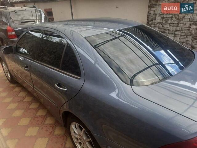 Мерседес Е-Класс 2003 в Измаиле на Automoto.ua Синий Мерседес Е-Класс, объемом двигателя 1.8 л и пробегом 336 тыс. км за 6400 $, фото 2 на Automoto.ua
