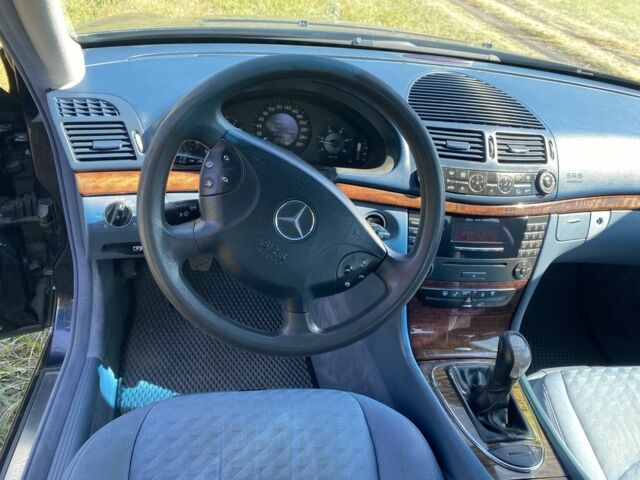 Синий Мерседес Е-Класс, объемом двигателя 2.1 л и пробегом 246 тыс. км за 6000 $, фото 22 на Automoto.ua