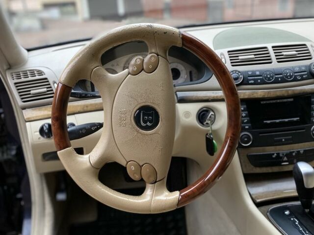 Синий Мерседес Е-Класс, объемом двигателя 3.2 л и пробегом 415 тыс. км за 3800 $, фото 7 на Automoto.ua