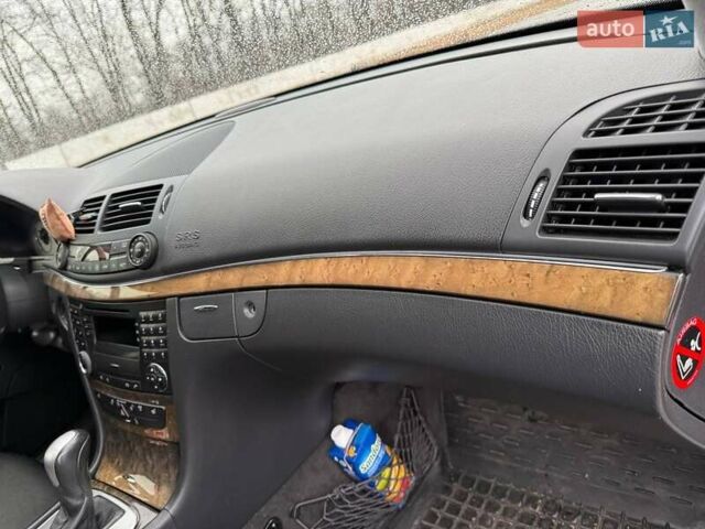 Синій Мерседес Е-Клас, об'ємом двигуна 3.2 л та пробігом 306 тис. км за 11000 $, фото 14 на Automoto.ua