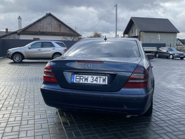 Синий Мерседес Е-Класс, объемом двигателя 2.7 л и пробегом 400 тыс. км за 3350 $, фото 4 на Automoto.ua