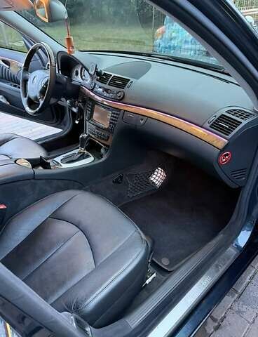 Синій Мерседес Е-Клас, об'ємом двигуна 3.2 л та пробігом 306 тис. км за 11000 $, фото 26 на Automoto.ua