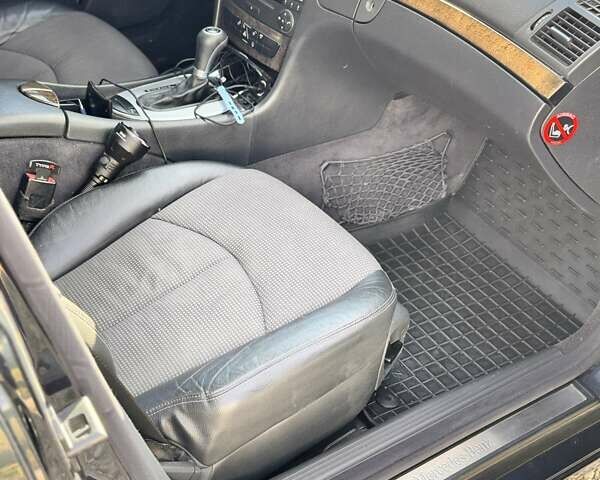 Синий Мерседес Е-Класс, объемом двигателя 2.1 л и пробегом 362 тыс. км за 8700 $, фото 23 на Automoto.ua