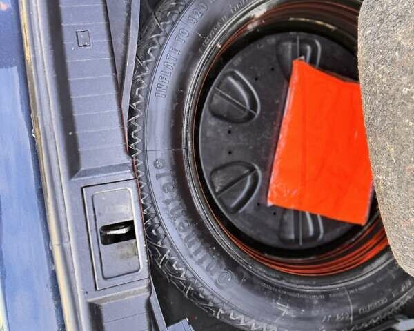 Синий Мерседес Е-Класс, объемом двигателя 2.1 л и пробегом 362 тыс. км за 8700 $, фото 19 на Automoto.ua