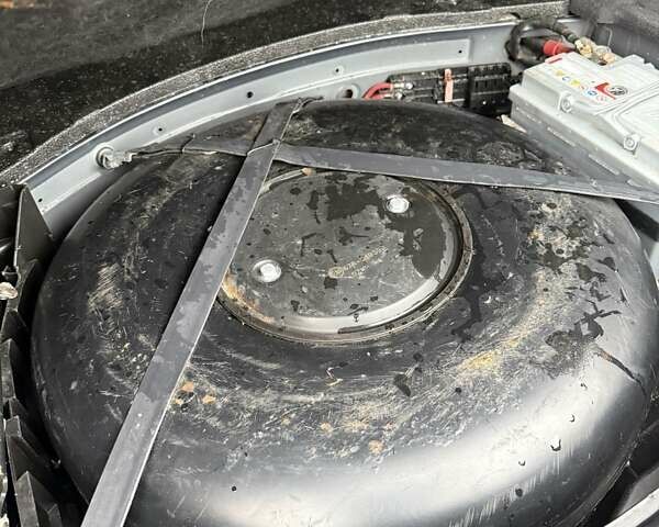 Синий Мерседес Е-Класс, объемом двигателя 1.8 л и пробегом 339 тыс. км за 7500 $, фото 15 на Automoto.ua