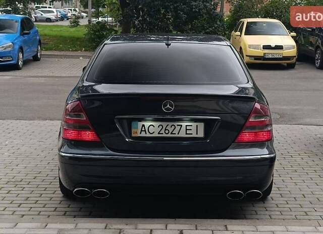 Синій Мерседес Е-Клас, об'ємом двигуна 3.2 л та пробігом 306 тис. км за 11000 $, фото 1 на Automoto.ua