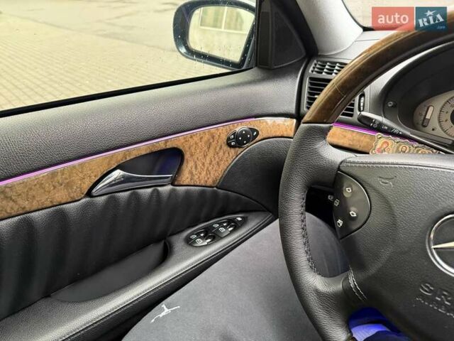 Синій Мерседес Е-Клас, об'ємом двигуна 3.2 л та пробігом 306 тис. км за 11000 $, фото 7 на Automoto.ua