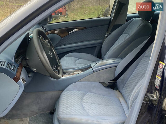 Синий Мерседес Е-Класс, объемом двигателя 2.15 л и пробегом 300 тыс. км за 3000 $, фото 12 на Automoto.ua