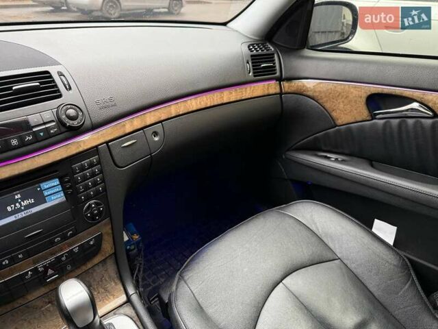 Синій Мерседес Е-Клас, об'ємом двигуна 3.2 л та пробігом 306 тис. км за 11000 $, фото 8 на Automoto.ua