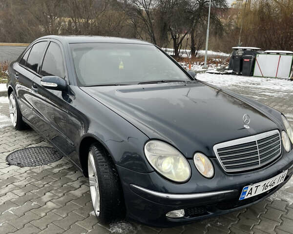Синий Мерседес Е-Класс, объемом двигателя 2.2 л и пробегом 320 тыс. км за 6800 $, фото 2 на Automoto.ua