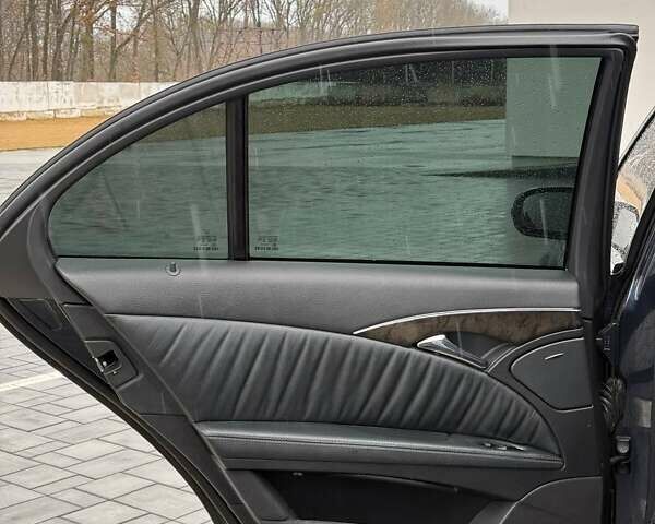 Синій Мерседес Е-Клас, об'ємом двигуна 3.2 л та пробігом 306 тис. км за 11000 $, фото 24 на Automoto.ua