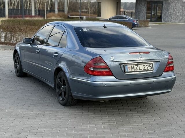 Синій Мерседес Е-Клас, об'ємом двигуна 2.2 л та пробігом 350 тис. км за 3599 $, фото 3 на Automoto.ua