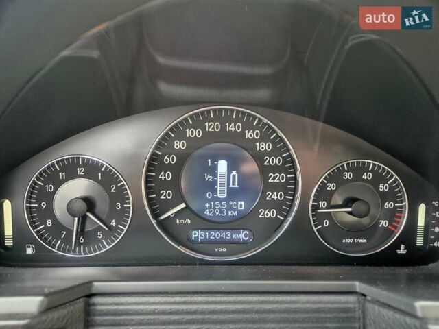 Синий Мерседес Е-Класс, объемом двигателя 1.8 л и пробегом 312 тыс. км за 8200 $, фото 18 на Automoto.ua