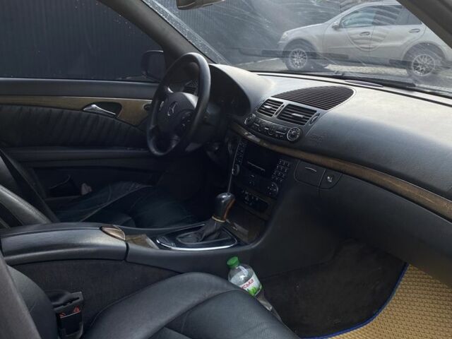 Синий Мерседес Е-Класс, объемом двигателя 2.7 л и пробегом 400 тыс. км за 3350 $, фото 5 на Automoto.ua