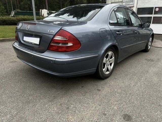 Синий Мерседес Е-Класс, объемом двигателя 3.2 л и пробегом 329 тыс. км за 4647 $, фото 2 на Automoto.ua